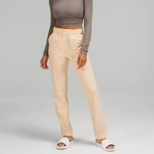 Lululemon Stretch High-Rise Pant in Prosecco in size 4 NWT